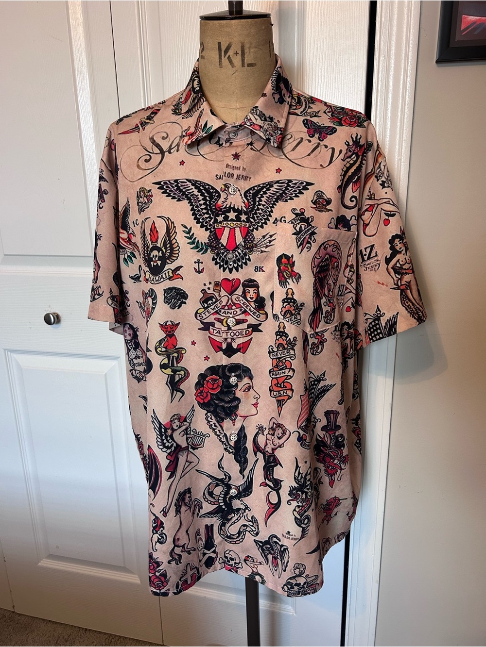 Short-Sleeve Tattoo Print Shirt in Beige